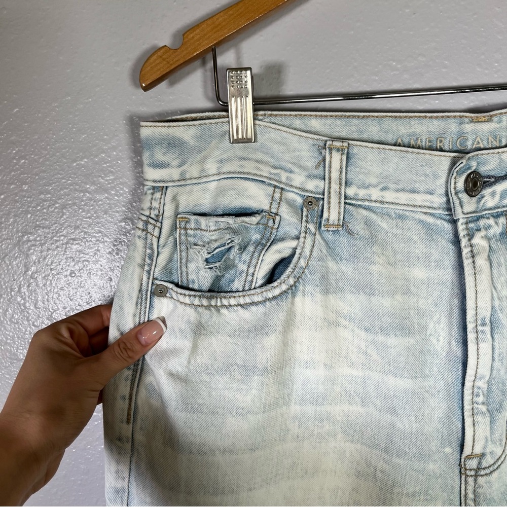 American eagle light wash distressed raw hem denim mom jeans high rise 12R - Picture 5 of 12